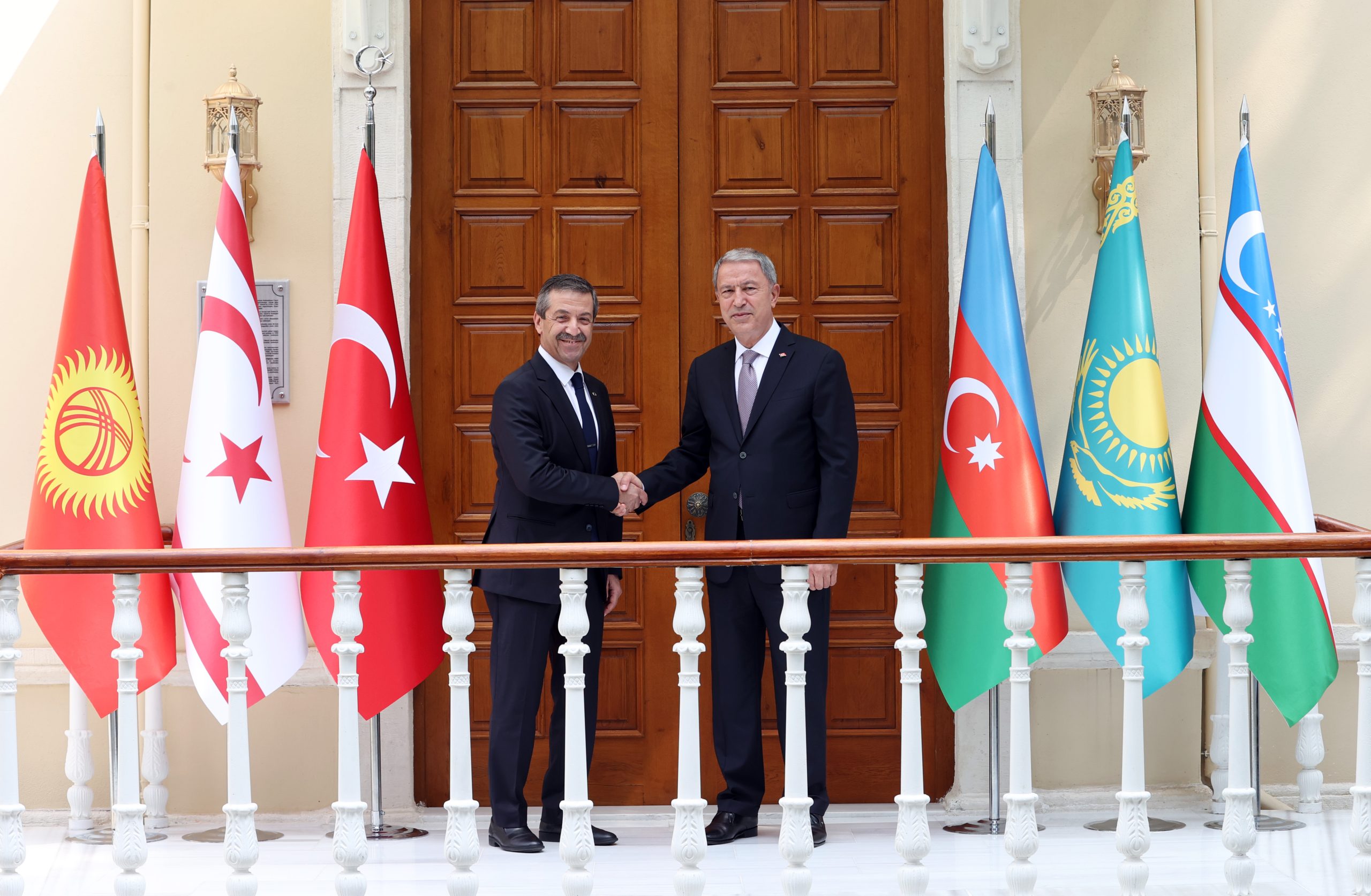 Dışişleri Bakanı Ertuğruloğlu, TC Milli Savunma Bakan Hulusi Akar ile görüştü