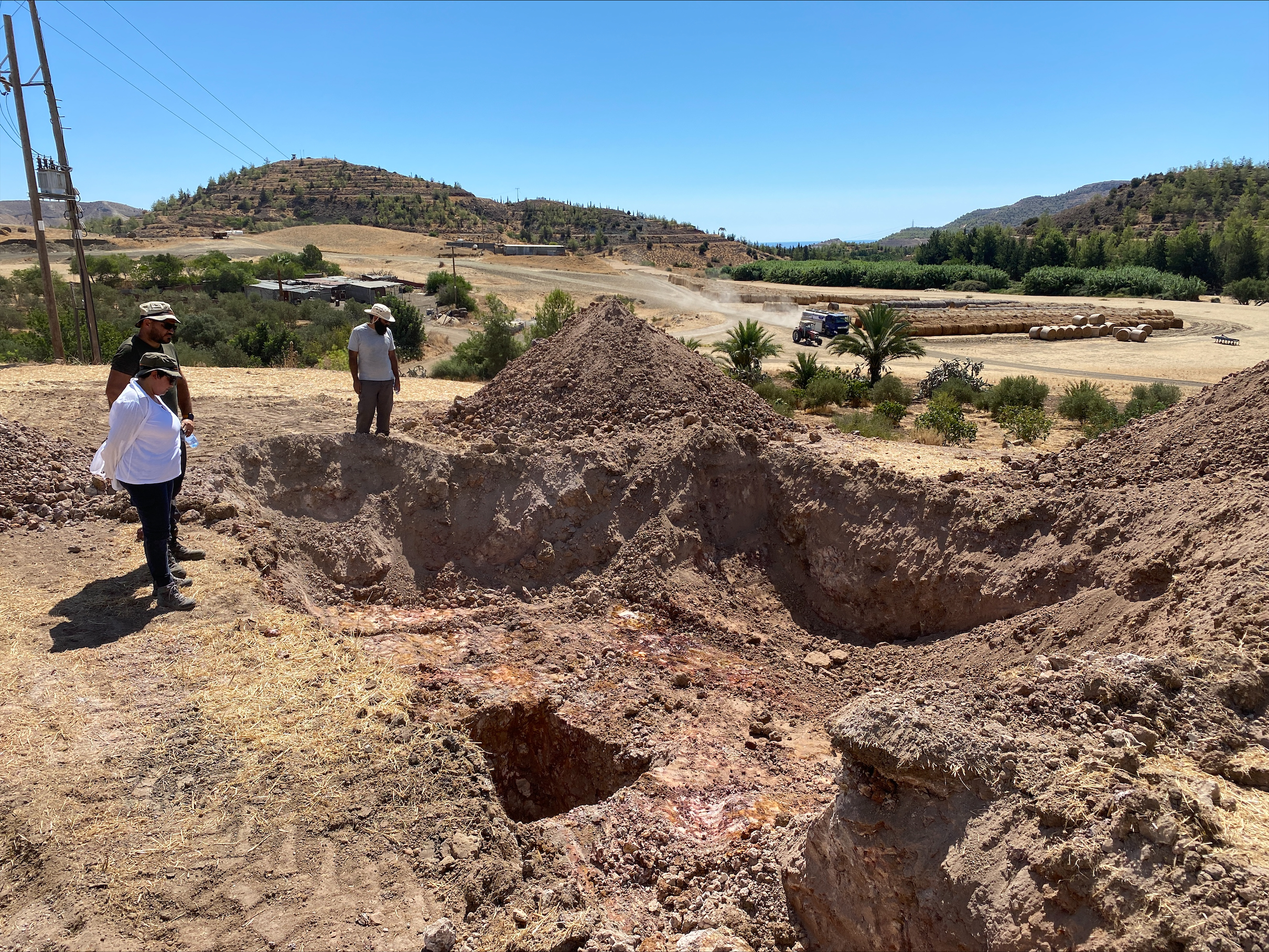 KŞK, Güney Kıbrıs’taki kazılarda 3 Kıbrıslı Türk’e ait olduğu düşünülen kalıntılara ulaştı