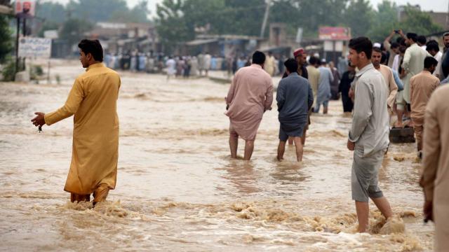 Pakistan’da selle gelen yıkımın bilançosu ağır
