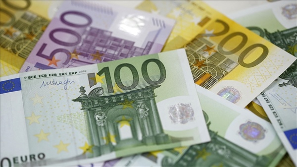 Euro 18,57 liradan, sterlin 21,45 liradan güne başladı