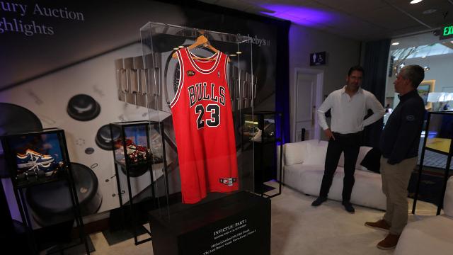 Michael Jordan’ın ‘son dans’ forması 10.1 milyon dolara satıldı