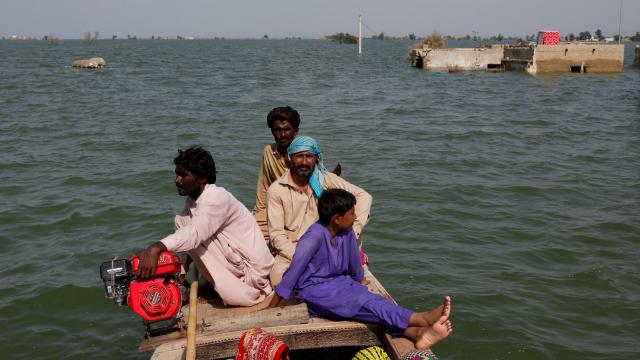 Pakistan’da sel nedeniyle 10 milyon kişi yerinden oldu