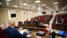 Meclis oturumuna Seçim ve Halkoylaması Yasa Önerisinin Komitede görüşülmesine olanak sağlamak için ara verildi