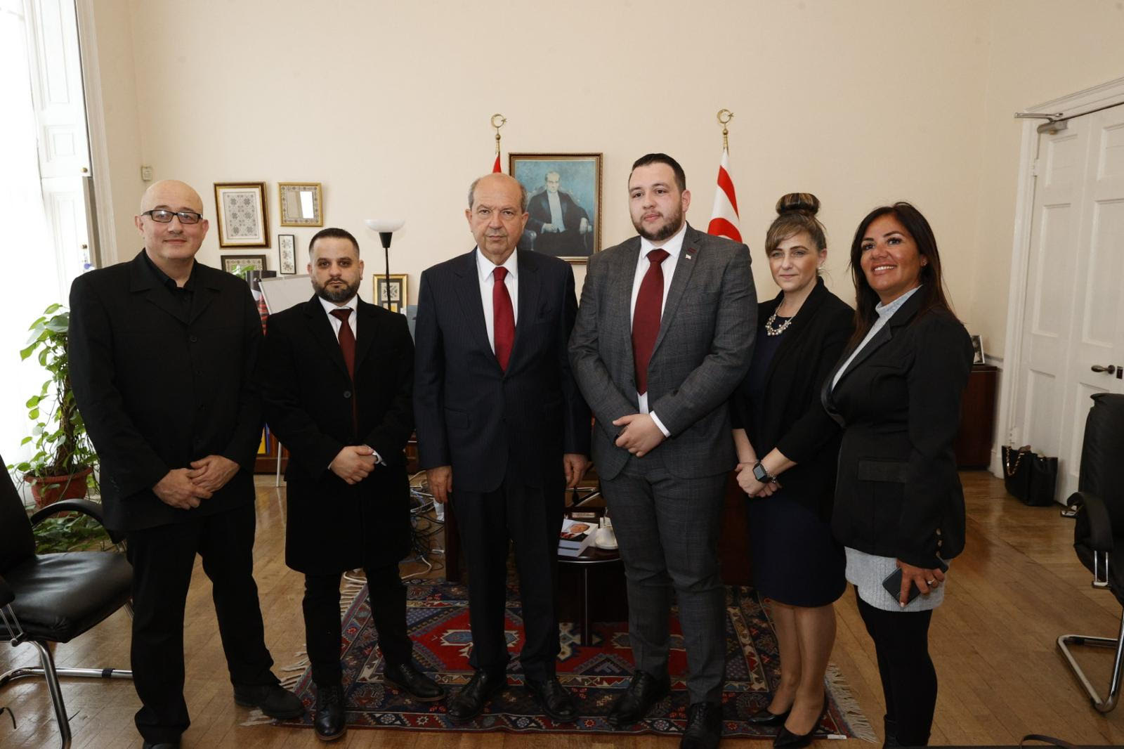 Cumhurbaşkanı Tatar, Londra Türk Polis Derneği ile görüştü