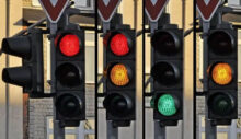 Fransa’da yayalar için trafik lambalarına turuncu ışık eklendi