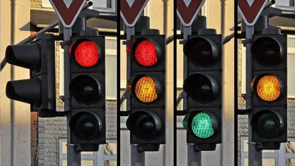 Fransa’da yayalar için trafik lambalarına turuncu ışık eklendi