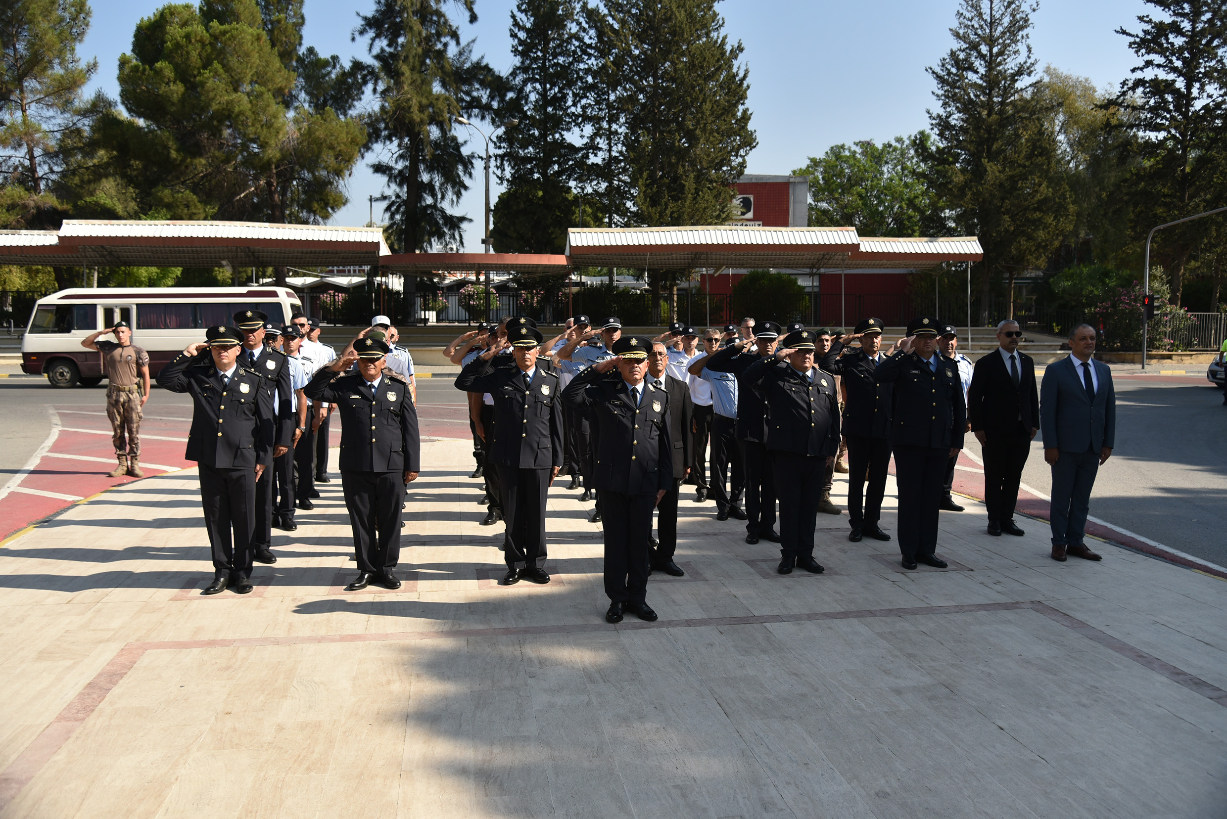 Polis örgütünün 59. kuruluş yıl dönümünde anıtlara çelenk sunuldu