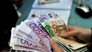 Euro 36,20, sterlin 43,50, dolar ise 34,60 liradan işlem görüyor