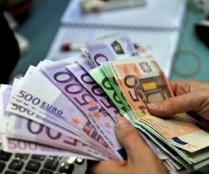 Euro 36,20, sterlin 43,50, dolar ise 34,60 liradan işlem görüyor