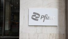 Pfizer, Kovid-19 aşı talebinin azalmasıyla üçüncü çeyrekte zarar etti