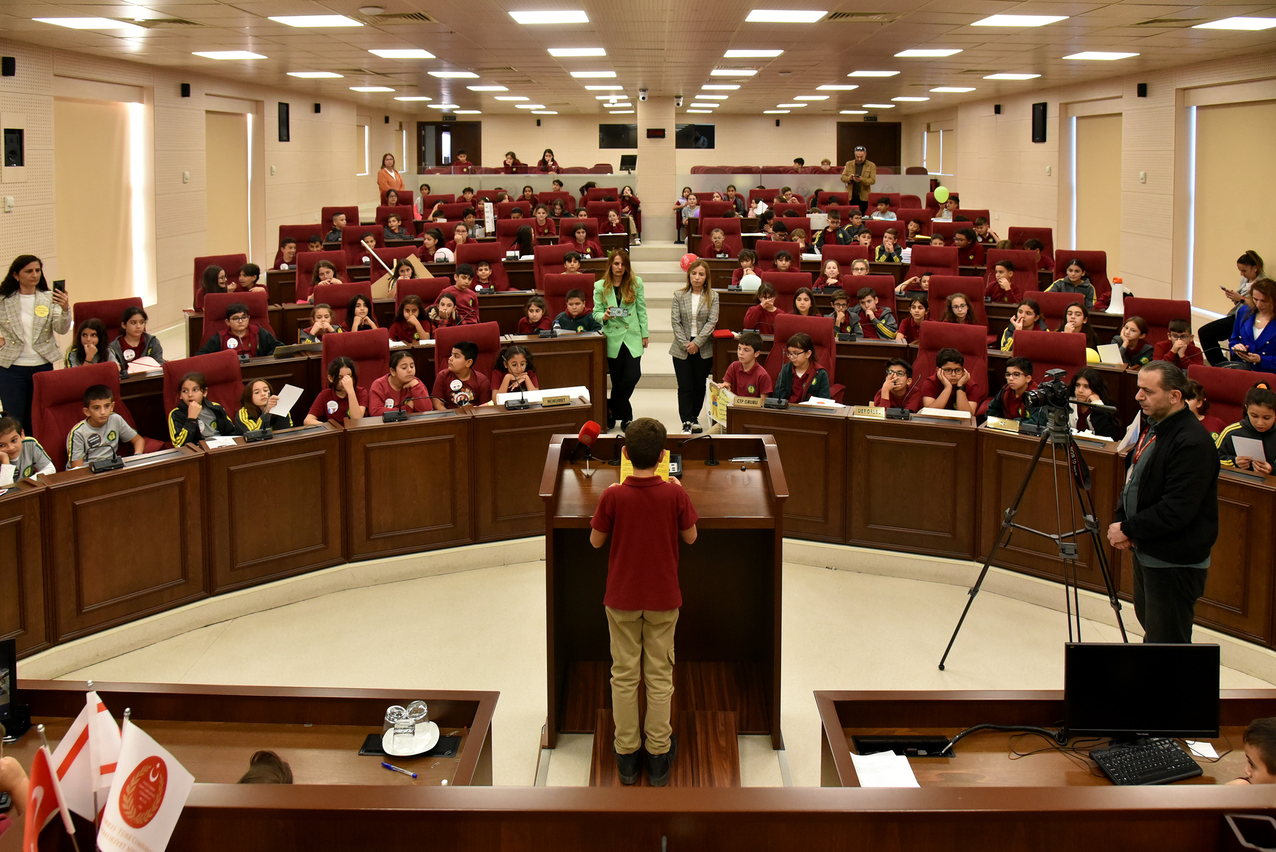 20 Kasım Dünya Çocuk Hakları Günü nedeniyle Şehit Ertuğrul İlkokulu öğrencilerinin katılımıyla Meclis Genel Kurulu’nda özel oturum yapıldı