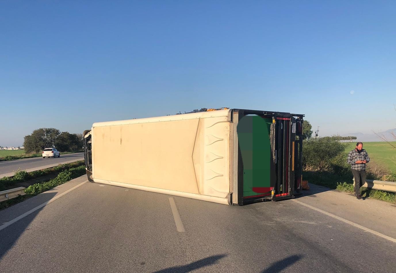 Kaza sebebiyle Gazimağusa’ya gidiş istikameti Dörtyol kavşağından itibaren trafik akışına kapatıldı