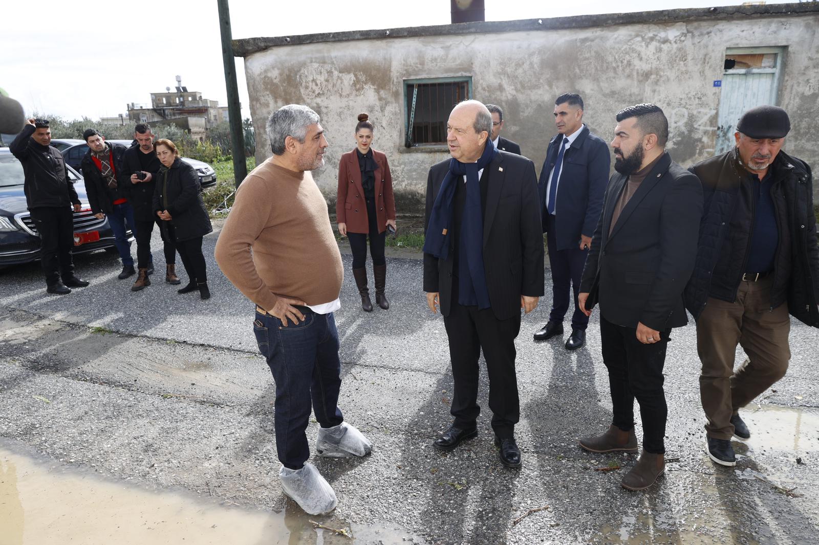 Cumhurbaşkanı Tatar Geçitkale Bölgesi’nde yağışlardan dolayı etkilenen evleri ziyaret etti – BRTK