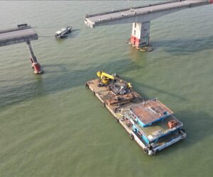 Çin’de kargo gemisinin çarptığı köprü çöktü – BRTK