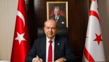 Cumhurbaşkanı Ersin Tatar, yeniden YDP Genel Başkanı seçilen Arıklı’yı kutladı
