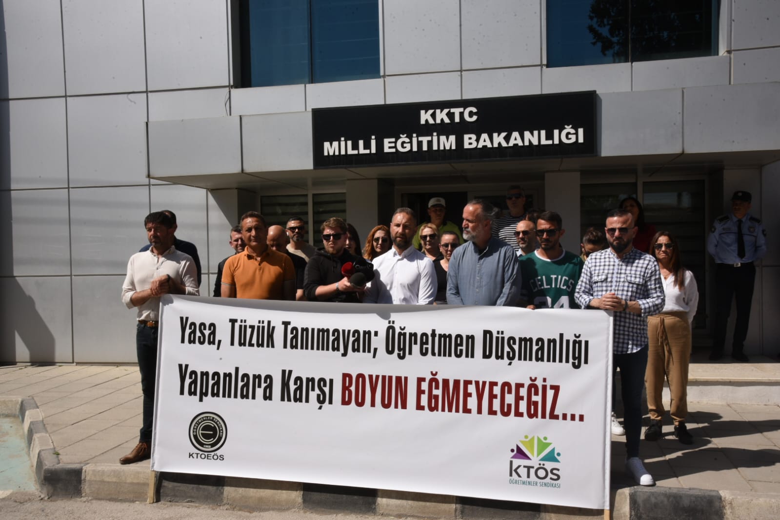 KTÖS ve KTOEÖS Milli Eğitim Bakanlığı önünde eylem yaptı – BRTK