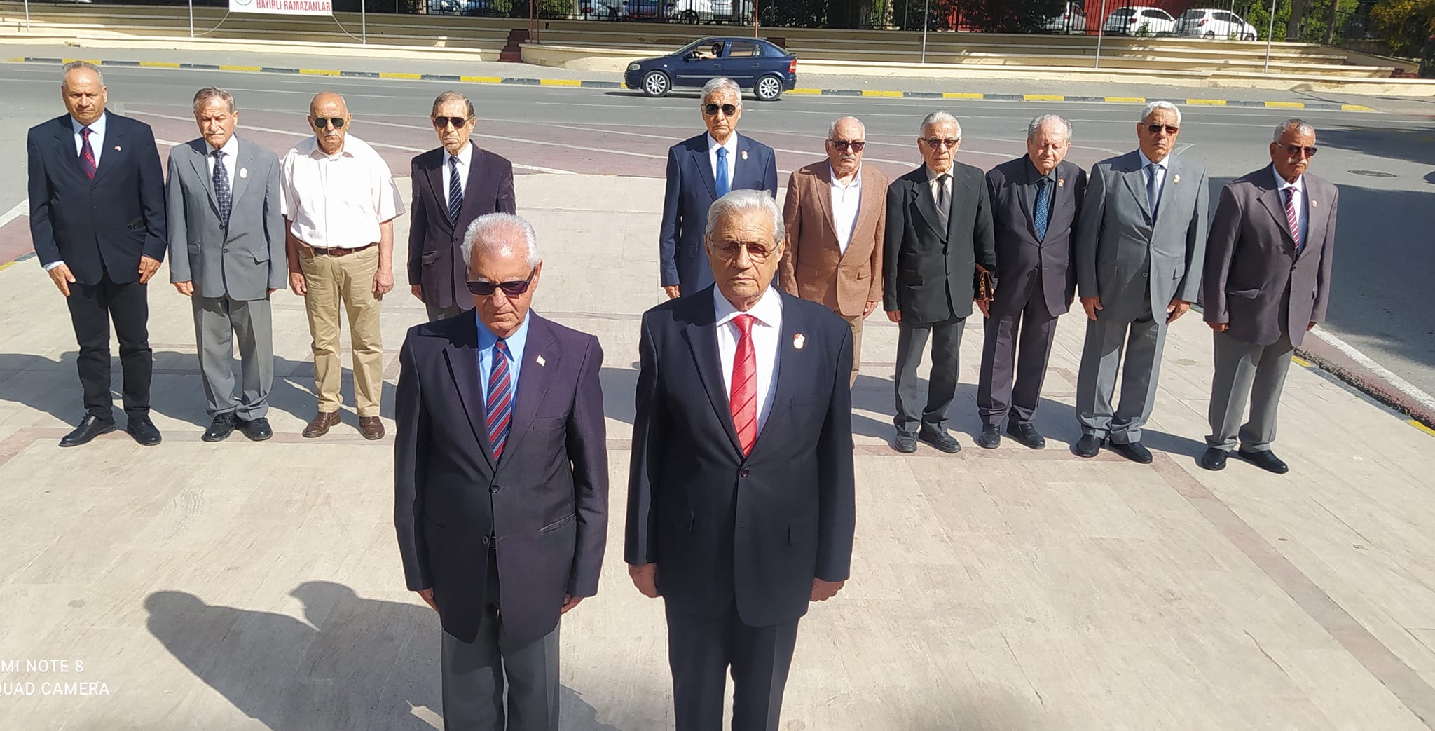 TMT Mücahitler Derneği Atatürk büstüne ve Tekke Bahçesi’ndeki Şehitler anıtına çelenk koydu – BRTK