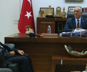 Bakan Çavuşoğlu, Kıbrıs Türk Engelliler Federasyonu yetkililerini kabul etti