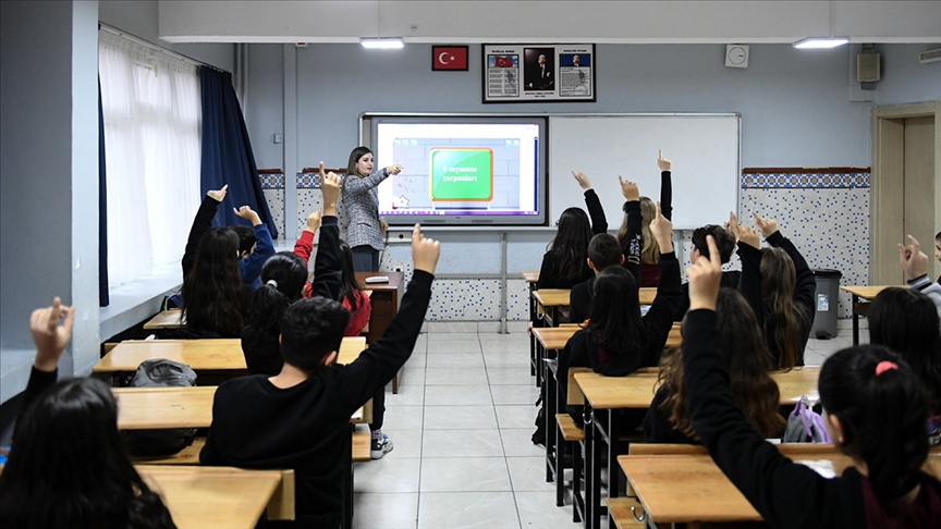 “Kıbrıs sorunu” da Türkiye’de yeni müfredatta…