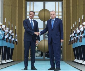 TC Cumhurbaşkanı Erdoğan, Yunanistan Başbakanı Miçotakis’i kabul etti