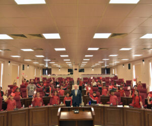 Meclis Genel Kurulu sıralarını dolduran çocuklar temsili toplantıda çocuk haklarını konuştu