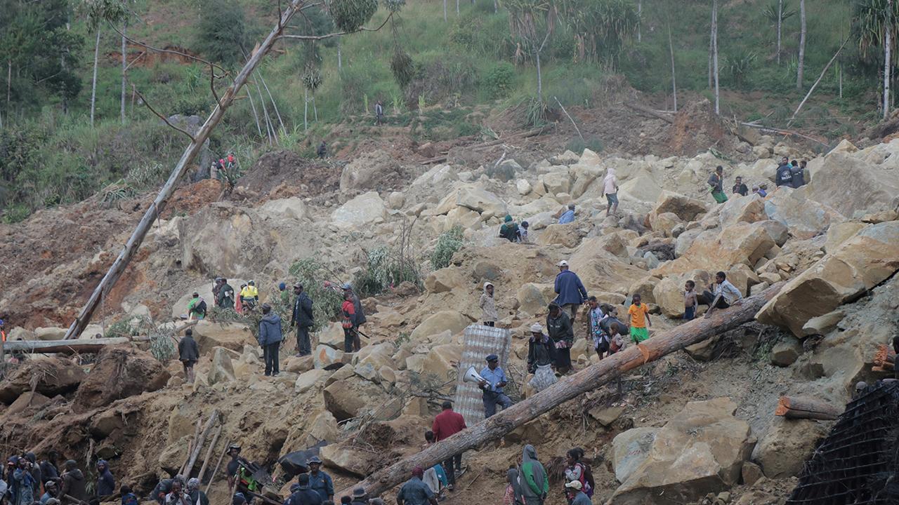 Papua Yeni Gine’de 2 bin kişi toprak altında kaldı