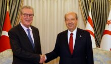 Cumhurbaşkanı Tatar, eski BM Genel Sekreteri Kıbrıs Özel Danışmanı Alexander Downer’i kabul etti