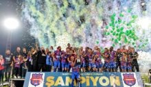 Cumhurbaşkanı Tatar, Kıbrıs Kupası’nı Göçmenköy’e takdim etti