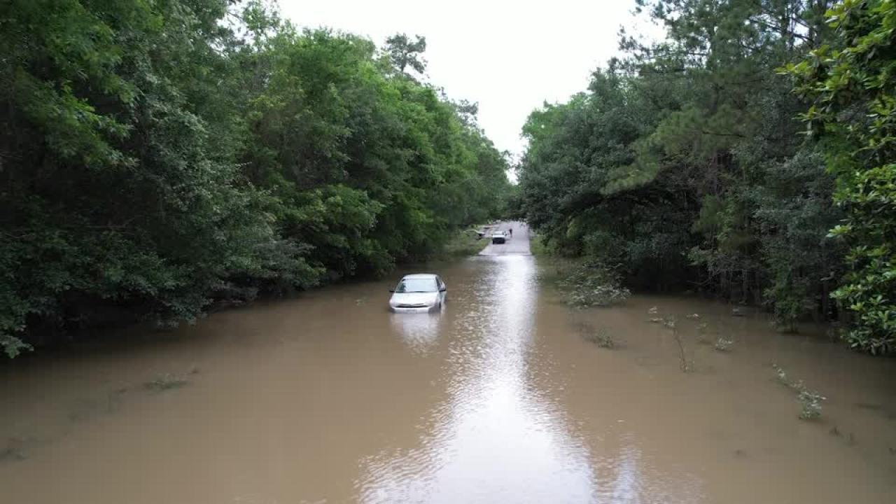 ABD’de etkili olan fırtınalar Texas’ta 1 milyondan fazla ev ve iş yerini elektriksiz bıraktı