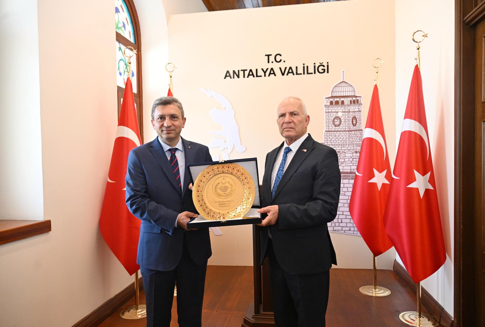 Meclis Başkanı Töre, Antalya Valisi Hulusi Şahin’i makamında ziyaret etti