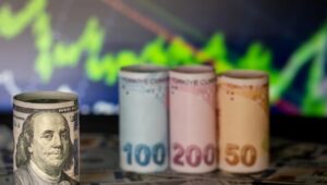 Euro 36,95, sterlin 44,5, dolar ise 34,48 liradan işlem görüyor