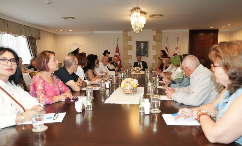 Cumhurbaşkanı Tatar, Gülsün Karadayı başkanlığındaki “Another world is forever possible of peace” uluslararası temsilci ve sanatçıları kabul etti