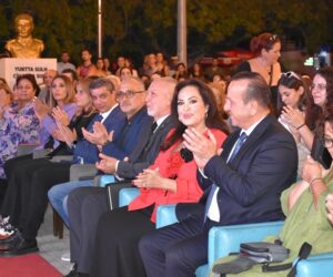 “Selvi Boylum Al Yazmalım” Türkan Şoray’ın katılımıyla Girne’de izlendi