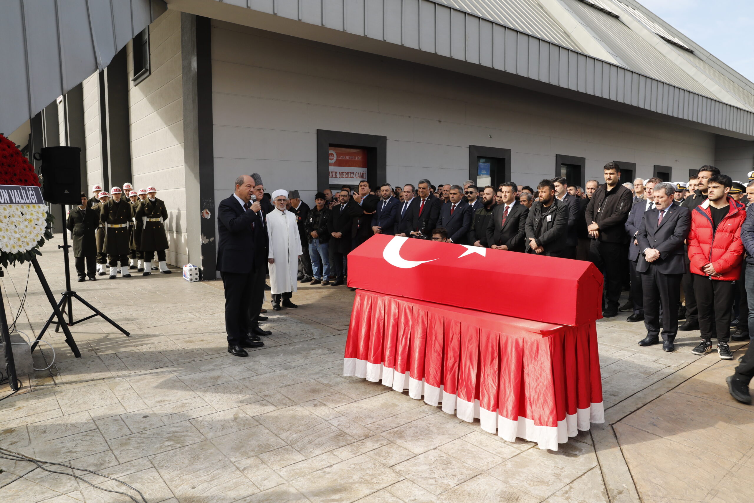 Cumhurbaşkanı Tatar, Samsun’da Kıbrıs gazisinin cenaze törenine katıldı