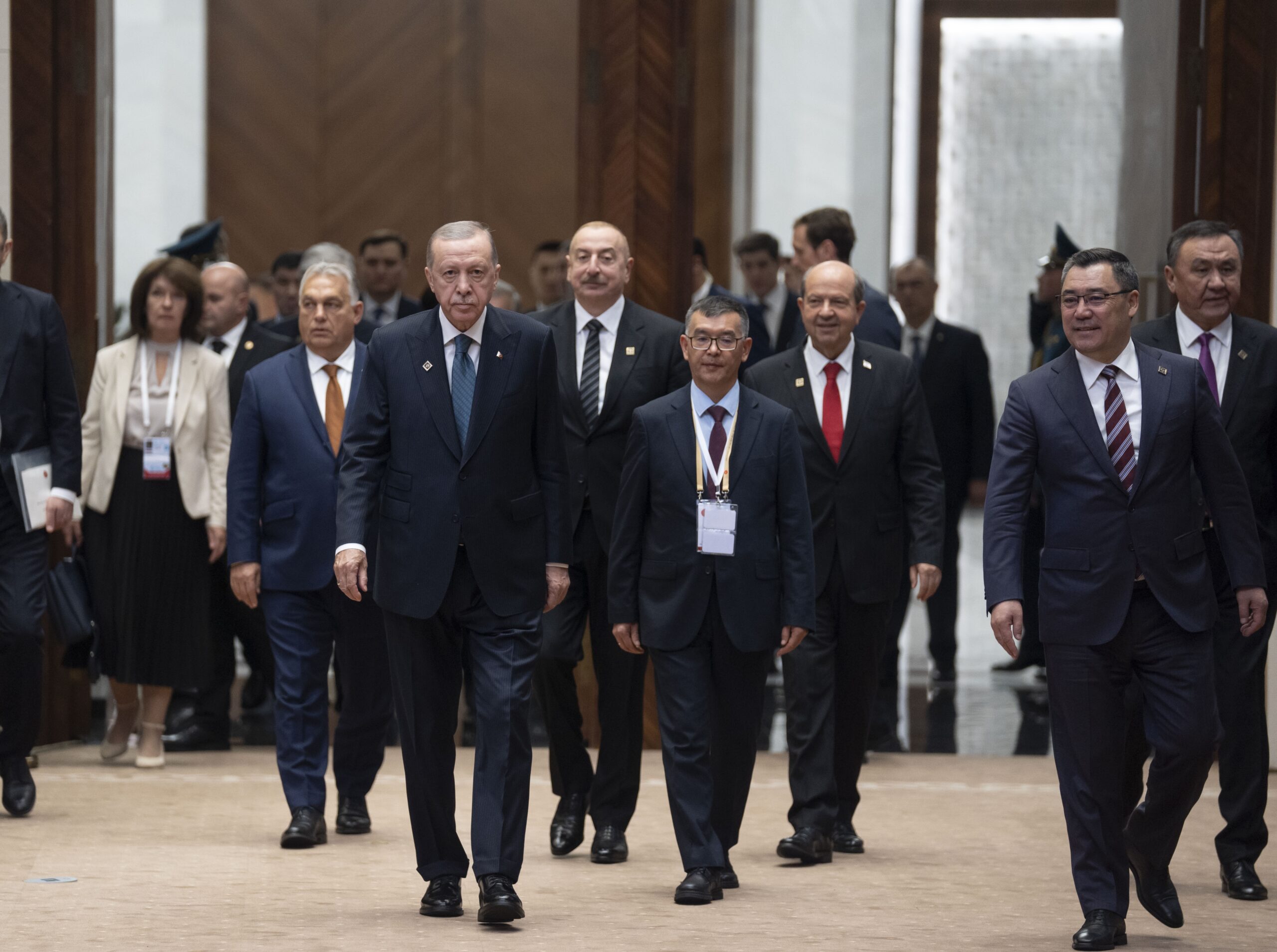 Erdoğan, Cumhurbaşkanı Tatar’ı Suşa’dan sonra Bişkek’te görmekten mutluluk duyduğunu söyledi