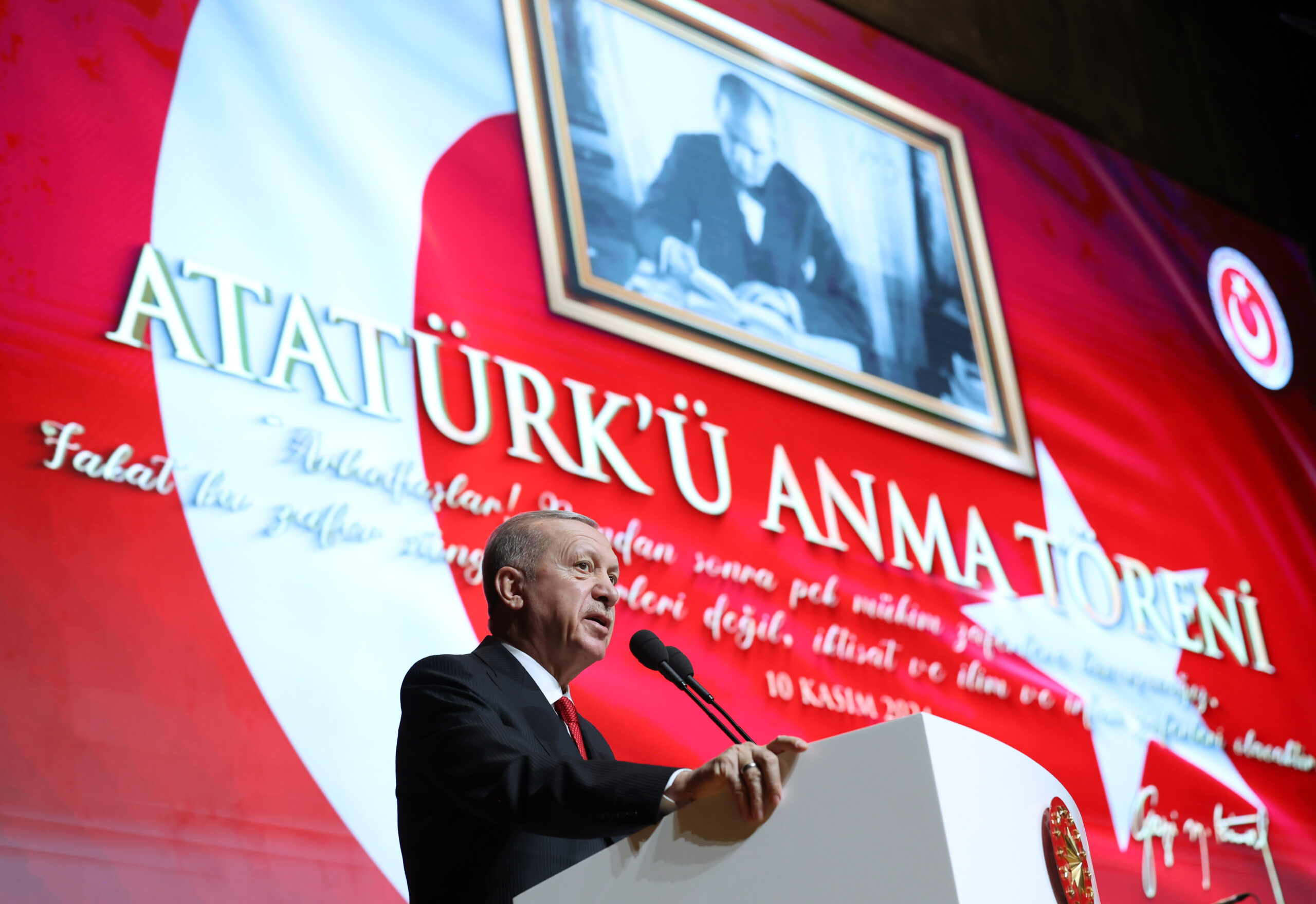 TC Cumhurbaşkanı Erdoğan: “Atatürk’ü putlaştırmak isteyenler kadar, Atatürk’ü tamamen yok sayanlar da Gazi’nin milletimizin gönlündeki yerini sarsamayacak”