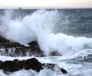 Meteoroloji Dairesi, denizde 23.00’e kadar etkili olacak fırtına uyarısında bulundu