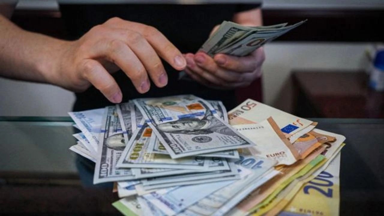 Euro 36,60, sterlin 43,93, dolar ise 34,48 liradan işlem görüyor