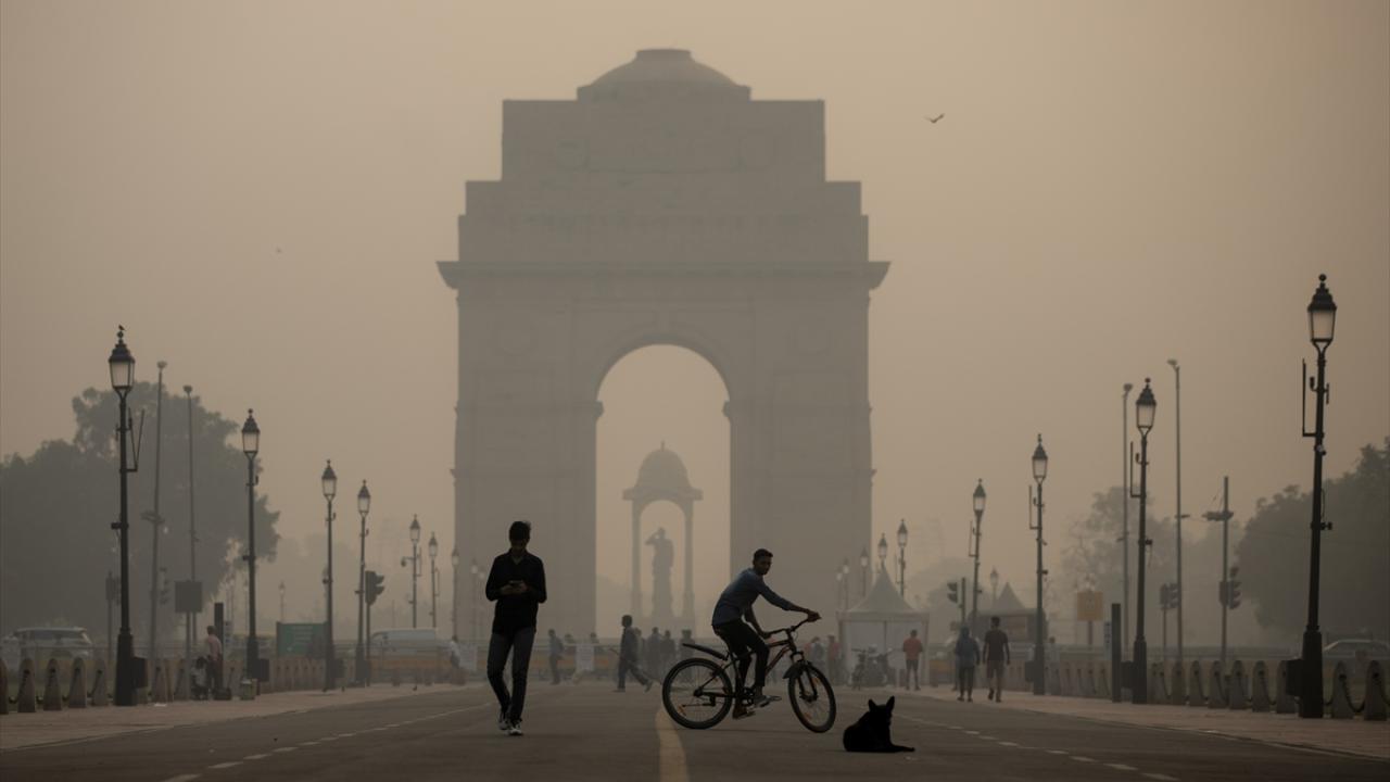 Hindistan’ın başkenti Delhi, sınırın 50 kat üzerinde zehirli dumanla mücadele ediyor