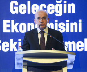 Şimşek: “Türkiye’de ciddi bir enflasyon ve hayat pahalılığı sorunu var. Programın temel hedefi fiyat istikrarını sağlamak”