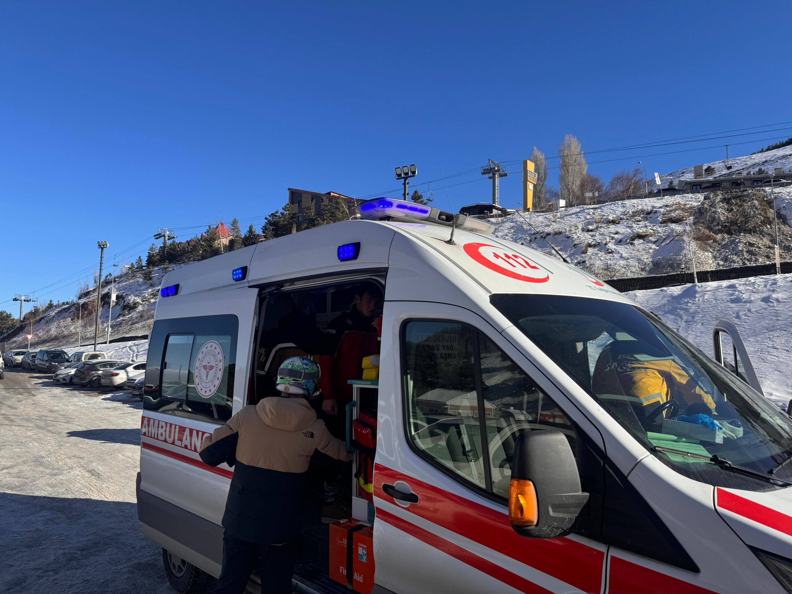 Erzurum’da Palandöken Dağı’nda sporcuların üzerine çığ düştü… Bir sporcu hayatını kaybetti