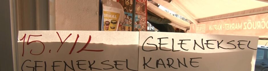 Market sahibi  İbrahim Kaptan karne alan çocukları bu yıl da unutmadı