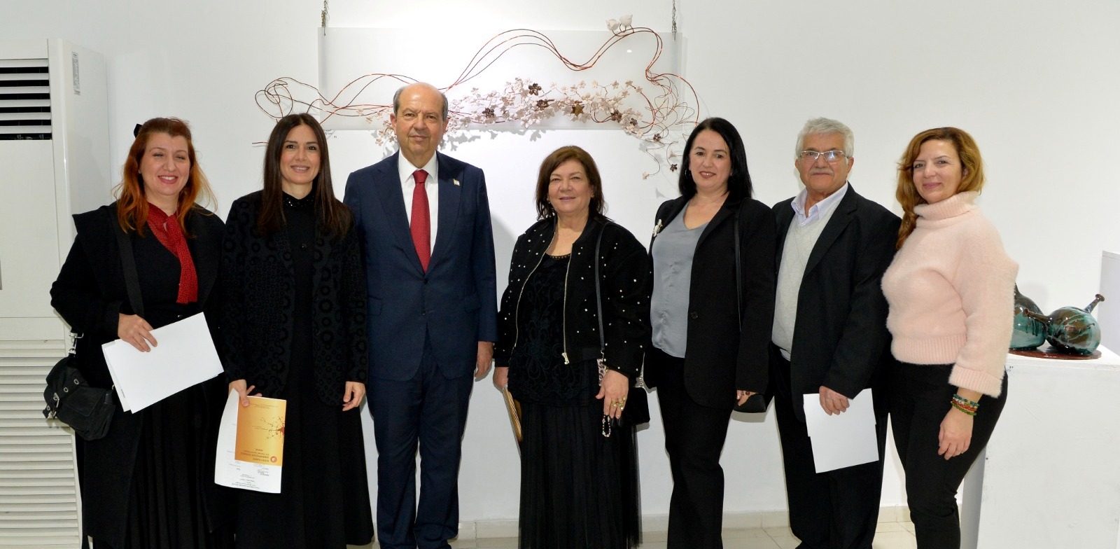 Cumhurbaşkanı Tatar, Kuzey Kıbrıs Seramikçiler Derneği’nin 16. Dernek Üyeleri Sergisinin açılışına katıldı