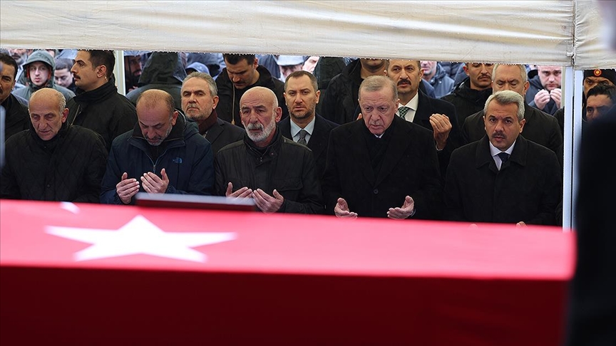 TC Cumhurbaşkanı Erdoğan, Rize’de Kıbrıs gazisinin cenaze törenine katıldı