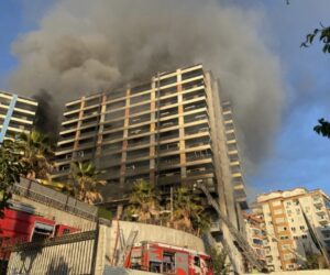 Antalya’da tadilat halindeki otelde yangın