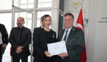 Eğitimlerini tamamlayan Sivil Havacılık Dairesi personeline diplomaları verildi… Arıklı:Sivil Havacılık Dairesi gibi teknik bir birimde insan kaynağının geliştirilmesi, geleceğimizi garanti altına almak demektir